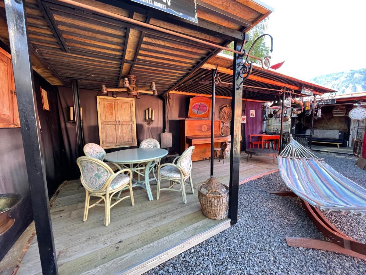 Crazy Lounge Bnb ไอเกิล ภายนอก รูปภาพ